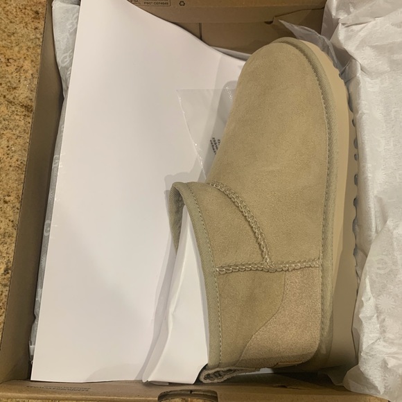 NIB UGG Ultra Mini in Mustard Seed US6 EU37 - Picture 10 of 12